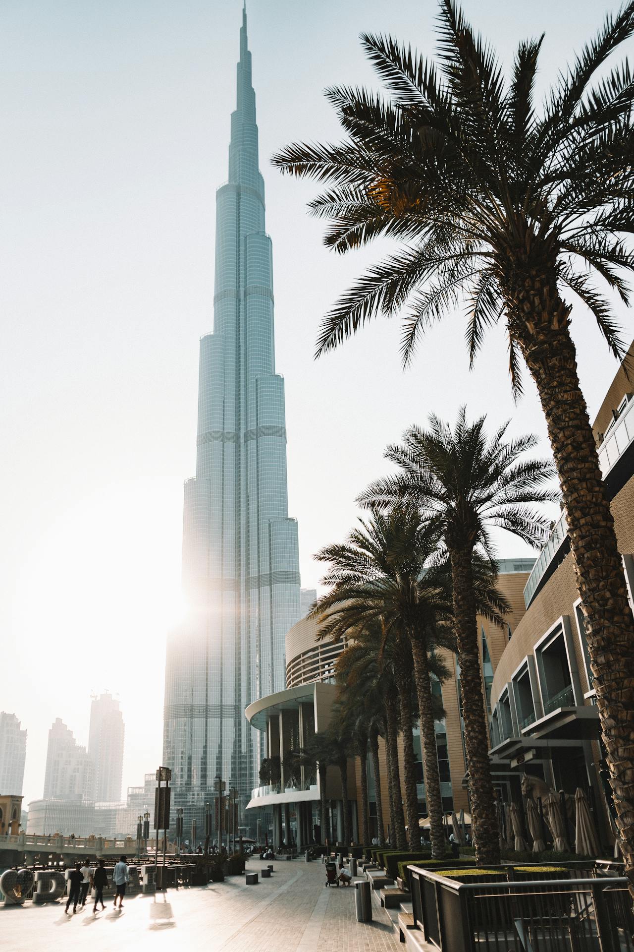 UAE Travel Guide – Explore Dubai, Abu Dhabi & Desert Adventures